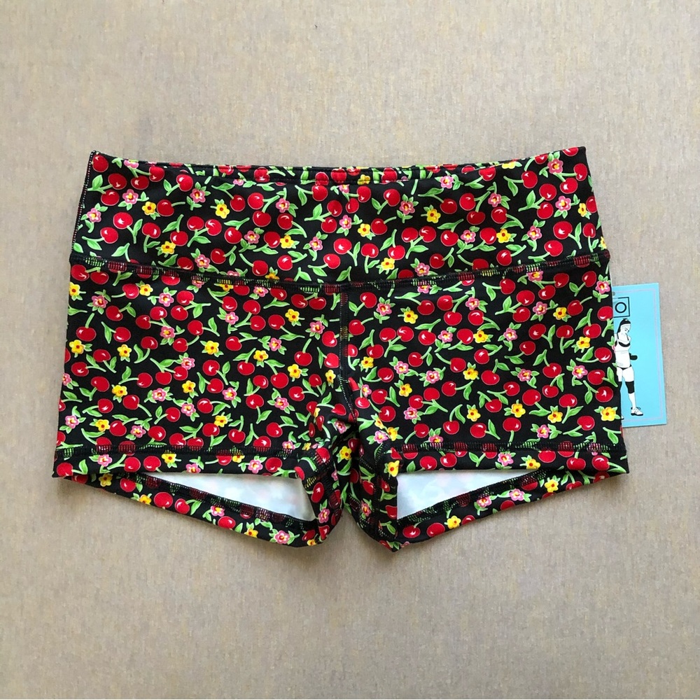Fleo very cherry shorts